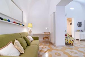 A seating area at Li Frati Casa Vacanze