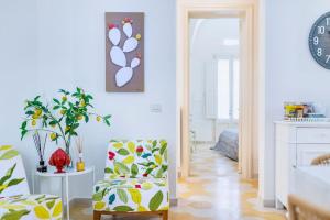 A seating area at Li Frati Casa Vacanze