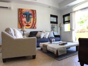 Posezení v ubytování Caye Reef Condos