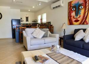 Posezení v ubytování Caye Reef Condos
