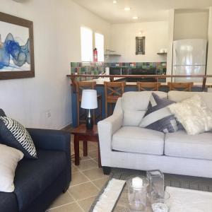Posezení v ubytování Caye Reef Condos