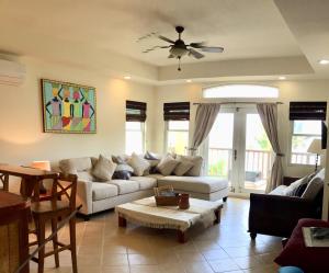 Posezení v ubytování Caye Reef Condos