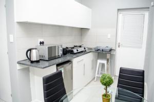 Una cocina o zona de cocina en Cape Town Micro Apartments