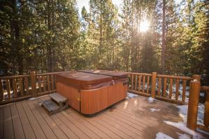 Ein Balkon oder eine Terrasse in der Unterkunft The Pines at Island Park