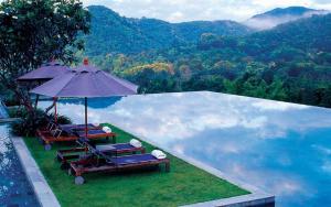 Veranda High Resort Chiang Mai - MGallery Collection内部或周边的泳池