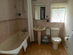 A bathroom at Best Western Cedars Hotel 