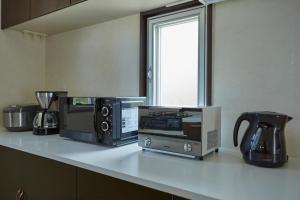Nhà bếp/bếp nhỏ tại T&T MOF-Maeda Ocean Front House-