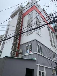 a building with power lines in front of it at Guesthouse Minh Thu in Ho Chi Minh City