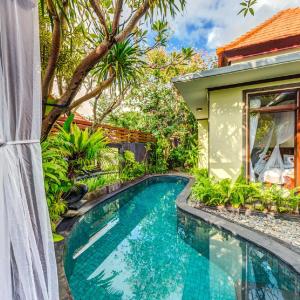 Bazén v ubytování The Bali Dream Villa & Resort Echo Beach Canggu nebo v jeho okolí