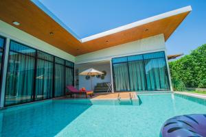 Der Swimmingpool an oder in der Nähe von Good Night Pool Villa Phuket - SHA Plus