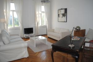 TV a/nebo společenská místnost v ubytování Kunsthaus Apartments