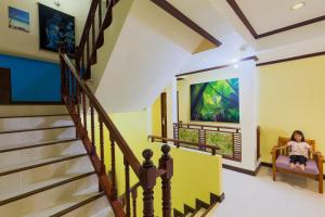 Μια τηλεόραση ή/και κέντρο ψυχαγωγίας στο Grand Orchid Inn Patong beach