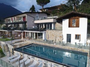 Gallery image of La Pergola PanoramaSuites in Tirolo
