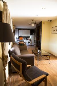 Гостиная зона в Apartamentos "Casa Rural de Aldea"