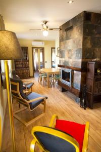 Гостиная зона в Apartamentos "Casa Rural de Aldea"