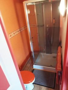 Koupelna v ubytování L'Hôtel du Mouton blanc