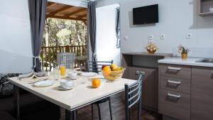 Fotografie z fotogalerie ubytování Mobile Homes Camp Baško Polje - Adriatic Kampovi v destinaci Baška Voda