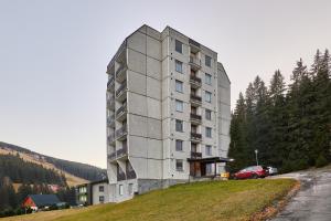 Budova, kde se aparthotel nachází