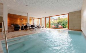 Bazén v ubytování Hotel Schranz - Ski In & Ski Out nebo v jeho okolí