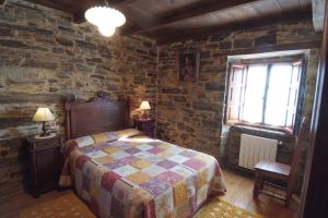 A bed or beds in a room at Apartamentos rurales Casa Do Cabo