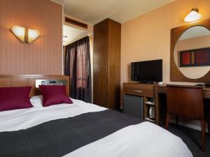 Tempat tidur dalam kamar di Fujieda Park Inn Hotel