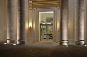 Фотография из галереи Palazzo Esedra в Неаполе