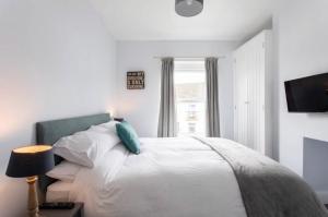 Imagem da galeria de Beautiful Two Bed Mumbles Flat - with parking space em The Mumbles