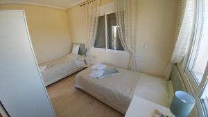 a small room with two beds and a mirror at Villa Campos del Rio in Campos del Río +46 photos