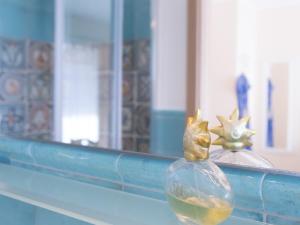 a glass vase with goldfish in front of a mirror at Creuza de Legnà in Levanto