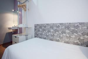 Posteľ alebo postele v izbe v ubytovaní Hostal Nitzs Bcn