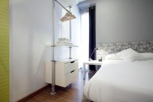 Posteľ alebo postele v izbe v ubytovaní Hostal Nitzs Bcn