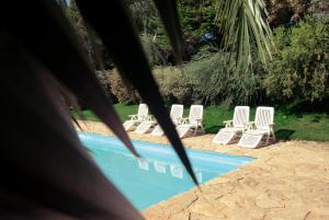 The swimming pool at or close to Apartamentos El Calambuco