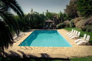 The swimming pool at or close to Apartamentos El Calambuco