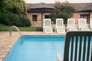 The swimming pool at or close to Apartamentos El Calambuco