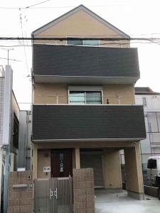 立川市にある家縁の路上黒屋根の家 +37枚の写真