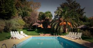 The swimming pool at or close to Apartamentos El Calambuco