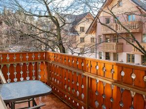 a wooden fence with a bench on a balcony at VacationClub - Osiedle Podgórze 1B Apartament 16 in Szklarska Poręba