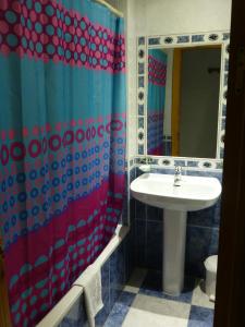 Ванная комната в Hostal Puerto Genovés