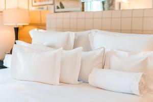Кровать или кровати в номере Copacabana Palace, A Belmond Hotel, Rio de Janeiro