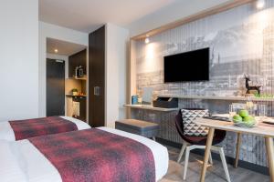 TV a/nebo společenská místnost v ubytování Citadines Arnulfpark Munich