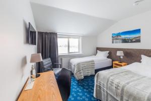 Una cama o camas en una habitación de Litli Geysir Hotel