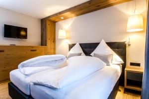 Postel nebo postele na pokoji v ubytování Hotel Garni Funtana