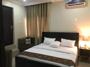 Voodi või voodid majutusasutuse Choice Suites II toas