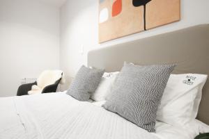 Posteľ alebo postele v izbe v ubytovaní Apple Green Apartments