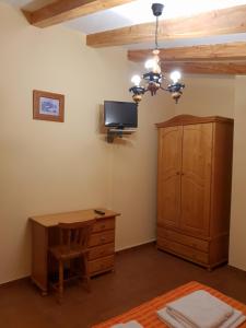 TV a/nebo společenská místnost v ubytování Casa Rural Barba
