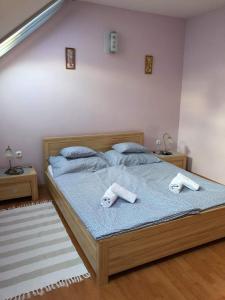 Posteľ alebo postele v izbe v ubytovaní Kristály Apartmanház