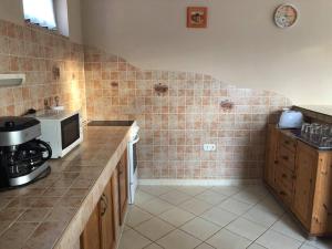 Kuchyňa alebo kuchynka v ubytovaní Kristály Apartmanház