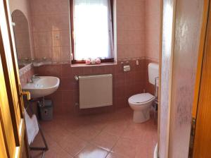 Kúpeľňa v ubytovaní Kristály Apartmanház
