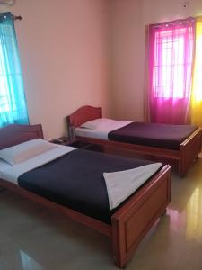 Postel nebo postele na pokoji v ubytování Tulip Suites