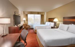 Katil atau katil-katil dalam bilik di Holiday Inn Express & Suites Orem-North Provo